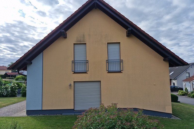 Einfamilienhaus in Schillingen vor der Fassadenreinigung