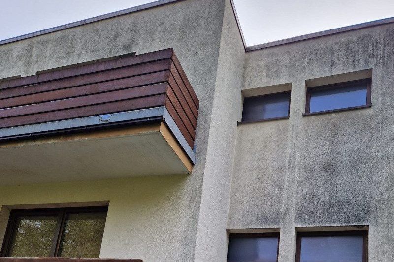 Mehrfamilienhaus in Kordel vor der Fassadenreinigung