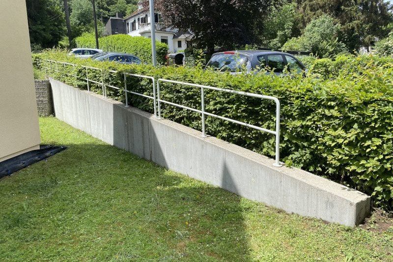 Sichtbetonmauer in Trier nach der Fassadenreinigung
